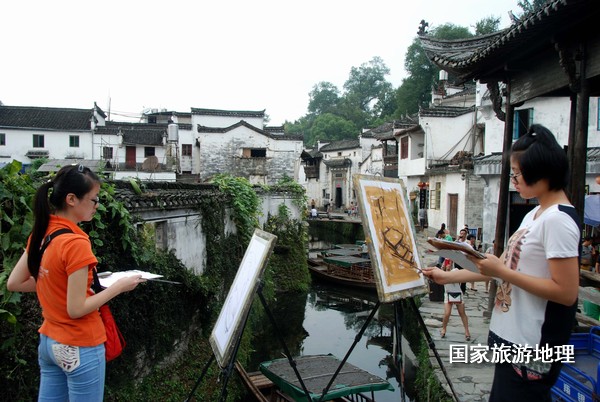 　　9月13日，座落在婺源縣秋口鎮(zhèn)李坑村“小橋、流水、人家”創(chuàng)作寫生基地的李坑章文灑店農(nóng)家樂。