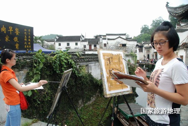 　　9月13日，座落在婺源縣秋口鎮(zhèn)李坑村“小橋、流水、人家”創(chuàng)作寫生基地的李坑章文灑店農(nóng)家樂。
